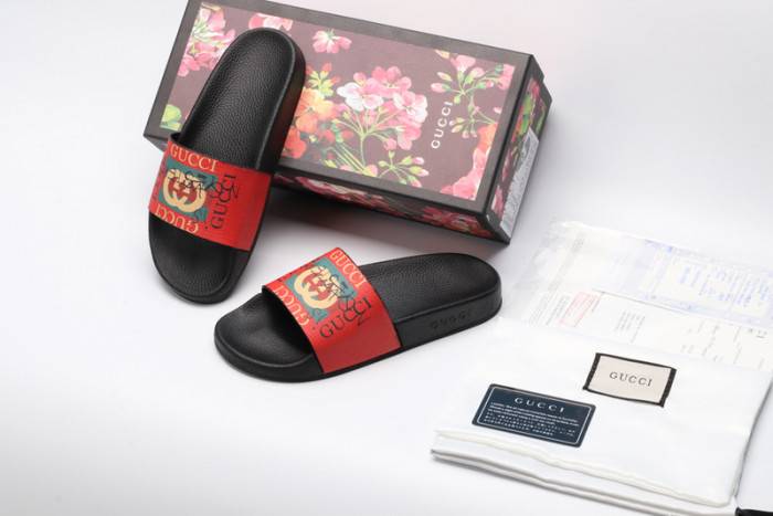 G*u*i slippers