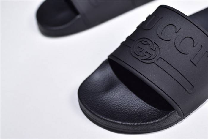 G*u*i slippers