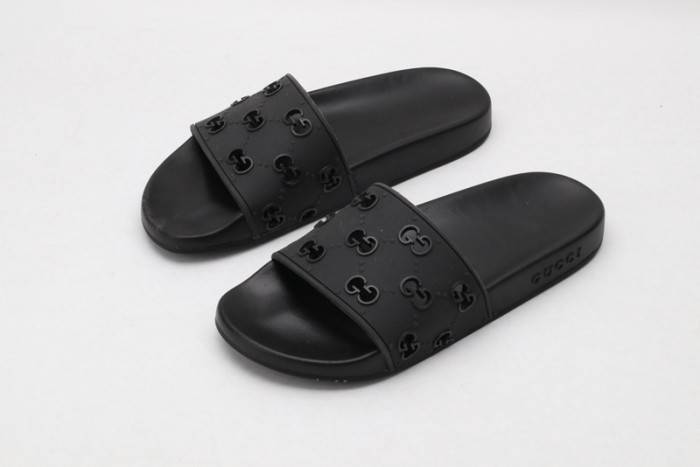 G*u*i slippers