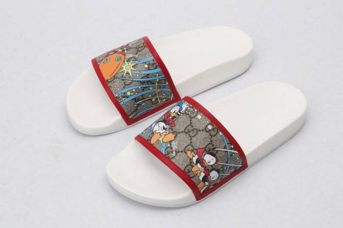 G*u*i slippers