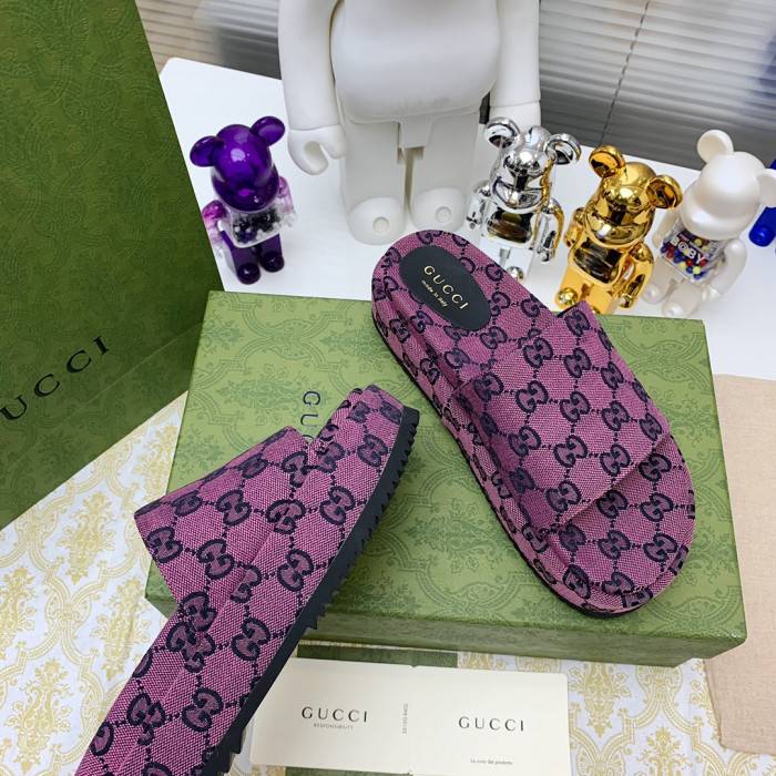 G*u*i slippers
