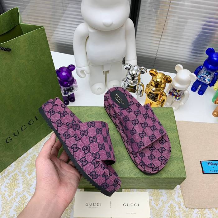 G*u*i slippers