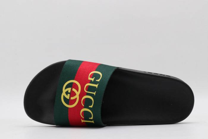 G*u*i slippers