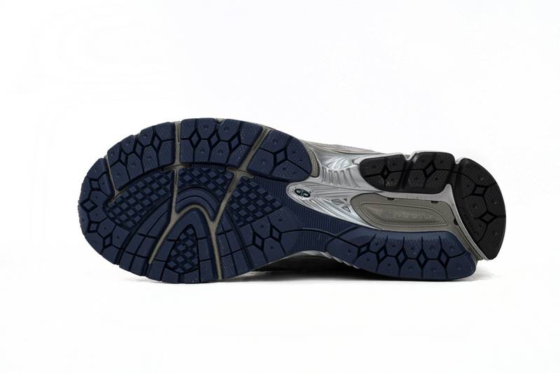 new Ba1an*e 2002r gore-tex castlerock