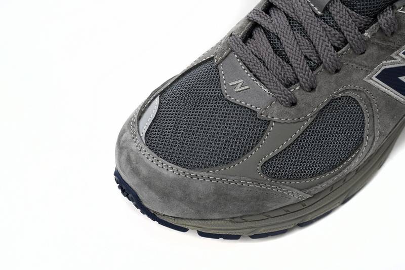 new Ba1an*e 2002r gore-tex castlerock