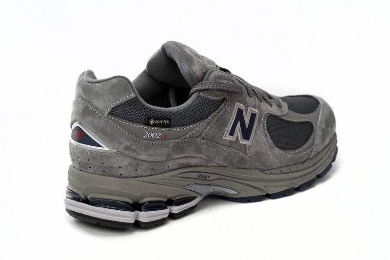 new Ba1an*e 2002r gore-tex castlerock