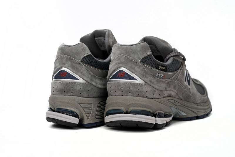 new Ba1an*e 2002r gore-tex castlerock
