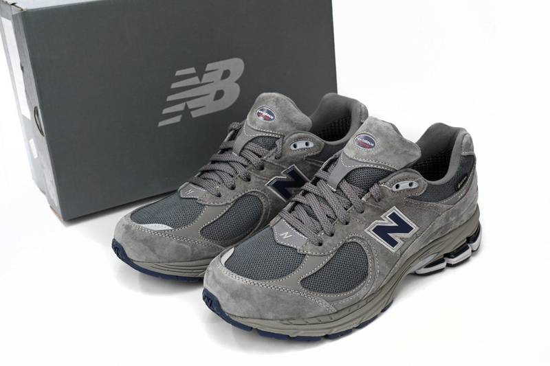 new Ba1an*e 2002r gore-tex castlerock