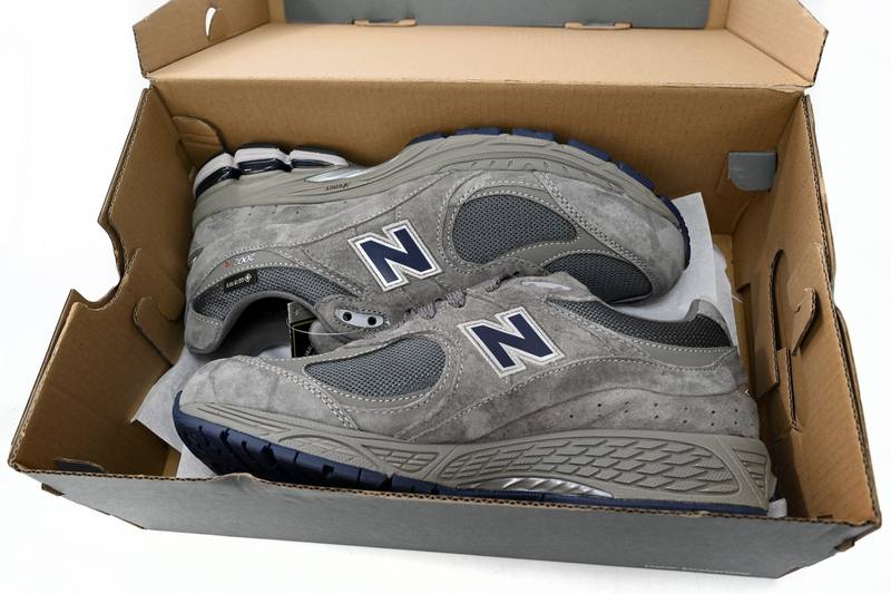 new Ba1an*e 2002r gore-tex castlerock